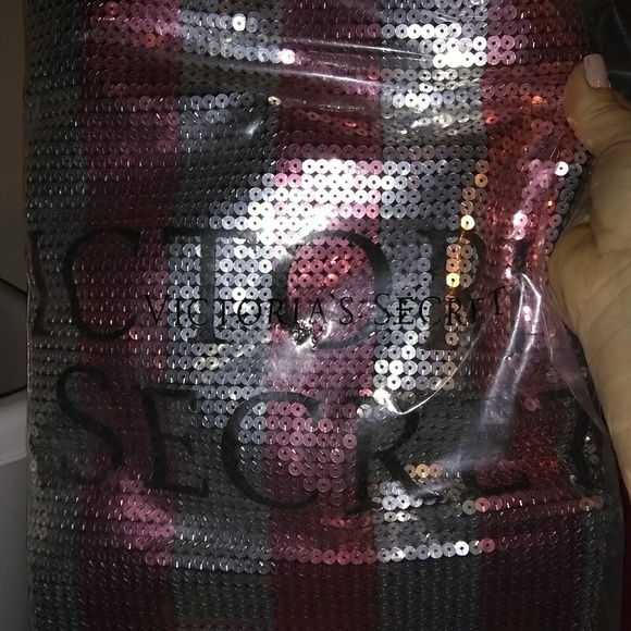 Victoria Secret Fashion Show Large Tote NEW - Picture 1 of 3